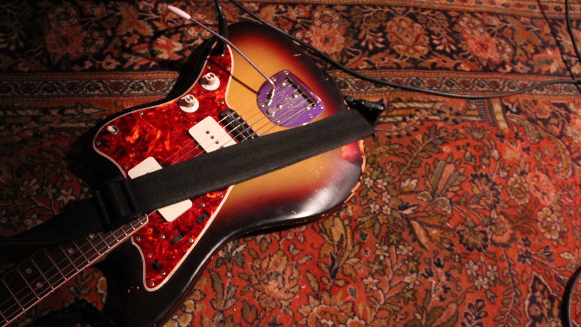 fond-tapis-guitare_img_7256 fond-tapis-guitare_img_7256